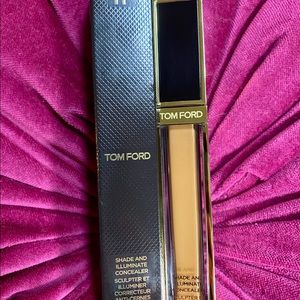 TOM FORD SHADE & ILLUMINATE CONCEALER COLOR: 6W1 SPICE